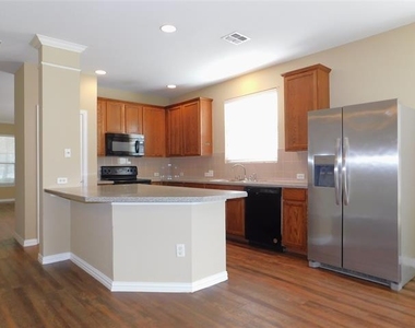 316 Hummingbird Drive - Photo Thumbnail 9