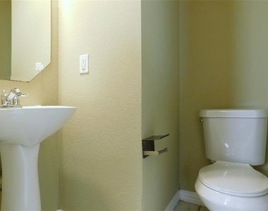 316 Hummingbird Drive - Photo Thumbnail 20