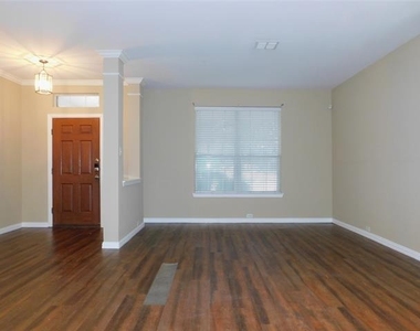316 Hummingbird Drive - Photo Thumbnail 5