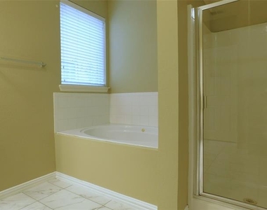 316 Hummingbird Drive - Photo Thumbnail 18