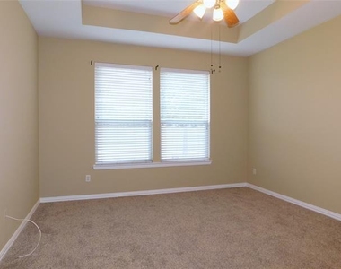 316 Hummingbird Drive - Photo Thumbnail 16