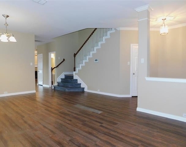 316 Hummingbird Drive - Photo Thumbnail 6
