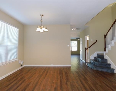 316 Hummingbird Drive - Photo Thumbnail 7
