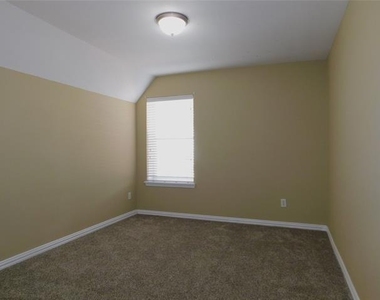 316 Hummingbird Drive - Photo Thumbnail 30