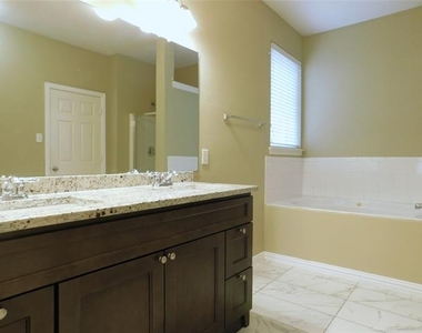 316 Hummingbird Drive - Photo Thumbnail 17