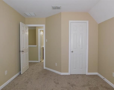 316 Hummingbird Drive - Photo Thumbnail 29