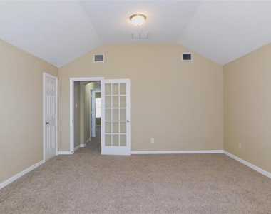 316 Hummingbird Drive - Photo Thumbnail 32