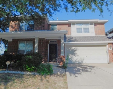 316 Hummingbird Drive - Photo Thumbnail 2