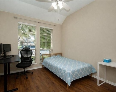 9754 Boyton Canyon Road - Photo Thumbnail 13