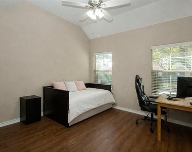 9754 Boyton Canyon Road - Photo Thumbnail 14