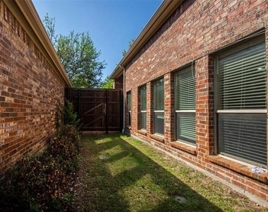 9754 Boyton Canyon Road - Photo Thumbnail 19