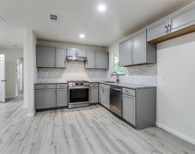 2908 Scottsbluff Drive - Photo Thumbnail 4