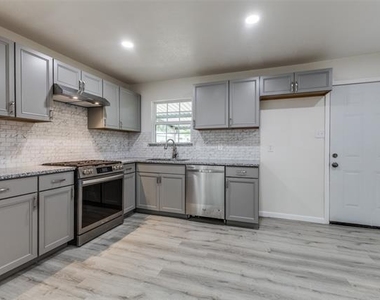 2908 Scottsbluff Drive - Photo Thumbnail 3