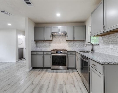 2908 Scottsbluff Drive - Photo Thumbnail 5