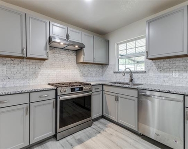 2908 Scottsbluff Drive - Photo Thumbnail 6