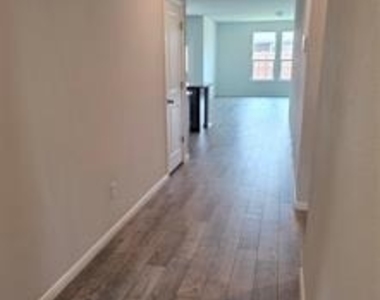 9021 Eagles Landing Drive - Photo Thumbnail 3