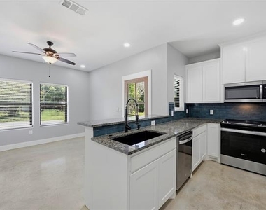 1315 S 5th Avenue - Photo Thumbnail 7