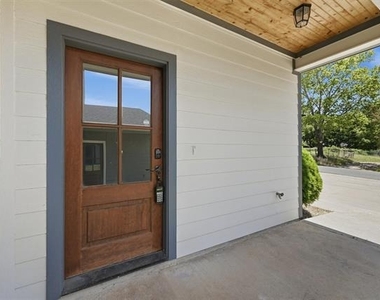 1315 S 5th Avenue - Photo Thumbnail 3