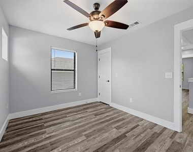 1315 S 5th Avenue - Photo Thumbnail 18