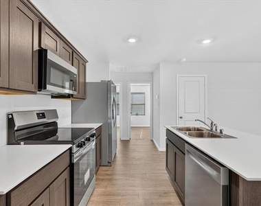 1121 Southfield Drive - Photo Thumbnail 8