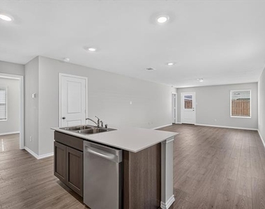 1121 Southfield Drive - Photo Thumbnail 9