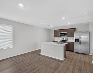 1121 Southfield Drive - Photo Thumbnail 5