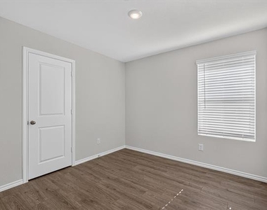 1121 Southfield Drive - Photo Thumbnail 12