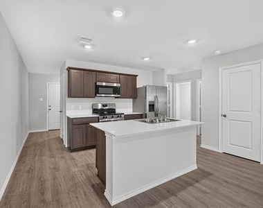 1121 Southfield Drive - Photo Thumbnail 4
