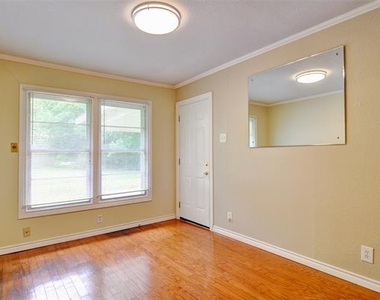 1110 Wade Hampton Street - Photo Thumbnail 6