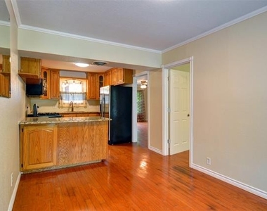 1110 Wade Hampton Street - Photo Thumbnail 7