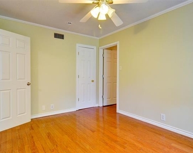 1110 Wade Hampton Street - Photo Thumbnail 15