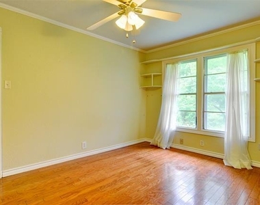 1110 Wade Hampton Street - Photo Thumbnail 13