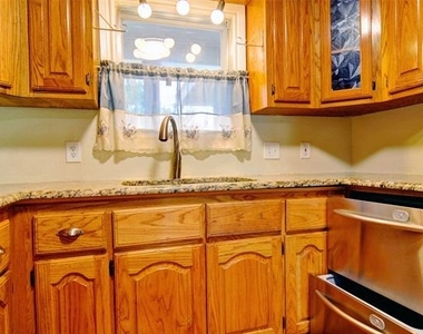 1110 Wade Hampton Street - Photo Thumbnail 12