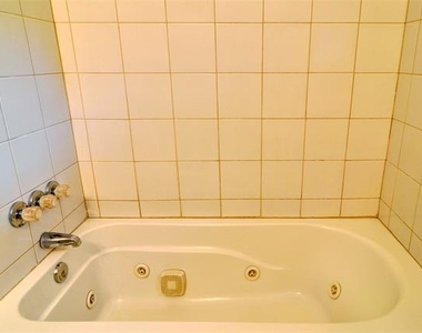 1110 Wade Hampton Street - Photo Thumbnail 17