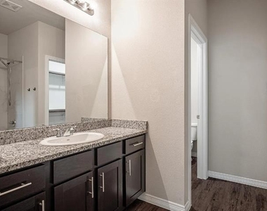 2708 Vine Court - Photo Thumbnail 13
