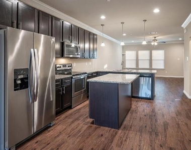 2708 Vine Court - Photo Thumbnail 3