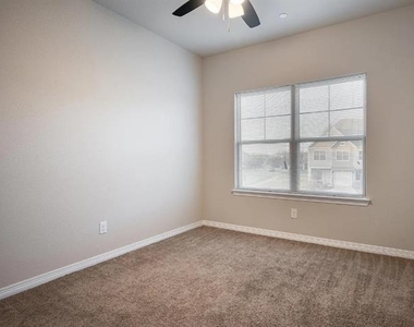 2708 Vine Court - Photo Thumbnail 16