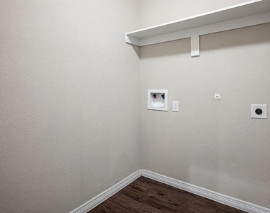 2708 Vine Court - Photo Thumbnail 9