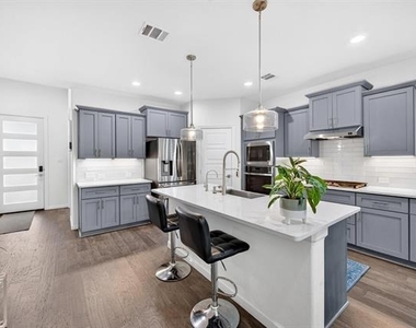4000 Nightingale Street - Photo Thumbnail 8