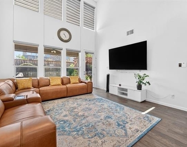 4000 Nightingale Street - Photo Thumbnail 15