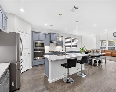 4000 Nightingale Street - Photo Thumbnail 6