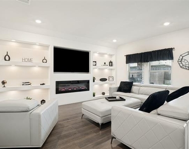 3413 Perman Drive - Photo Thumbnail 2