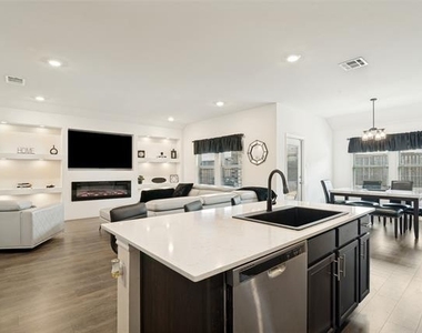 3413 Perman Drive - Photo Thumbnail 5