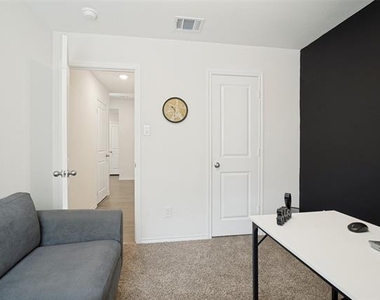 3413 Perman Drive - Photo Thumbnail 18