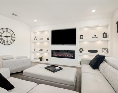 3413 Perman Drive - Photo Thumbnail 3