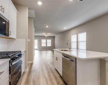 4805 Everly Court - Photo Thumbnail 6