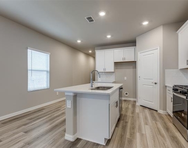4805 Everly Court - Photo Thumbnail 7