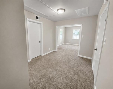 409 Jefferson Avenue - Photo Thumbnail 5