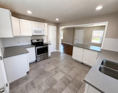 409 Jefferson Avenue - Photo Thumbnail 4