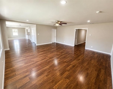 409 Jefferson Avenue - Photo Thumbnail 2